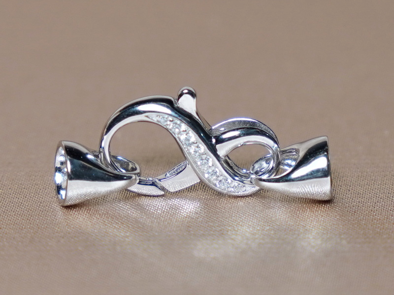 Elegantní stříbrný perlový uzávěr NEKONEČNO K02 K02 Elegantní stříbrný perlový uzávěr NEKONEČNO K02 K02