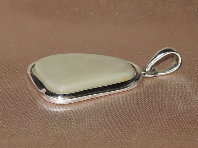 Přívěsek z jantaru JP020AA Přívěsek z jantaru JP020AA