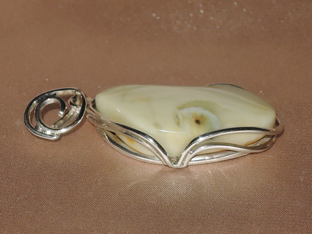 Přívěsek z jantaru JP021AA Přívěsek z jantaru JP021AA