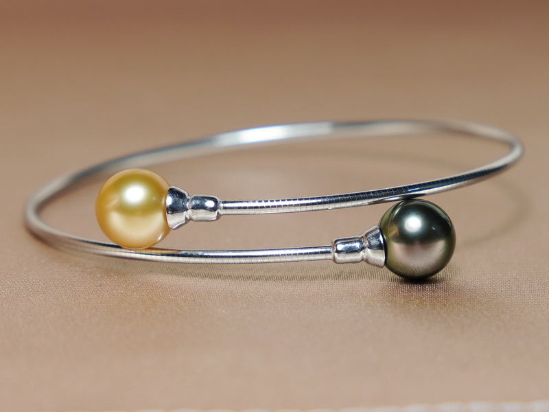 Náramek s černou a zlatožlutou mořskou perlou GTPB100wB Náramek s černou a zlatožlutou mořskou perlou GTPB100wB