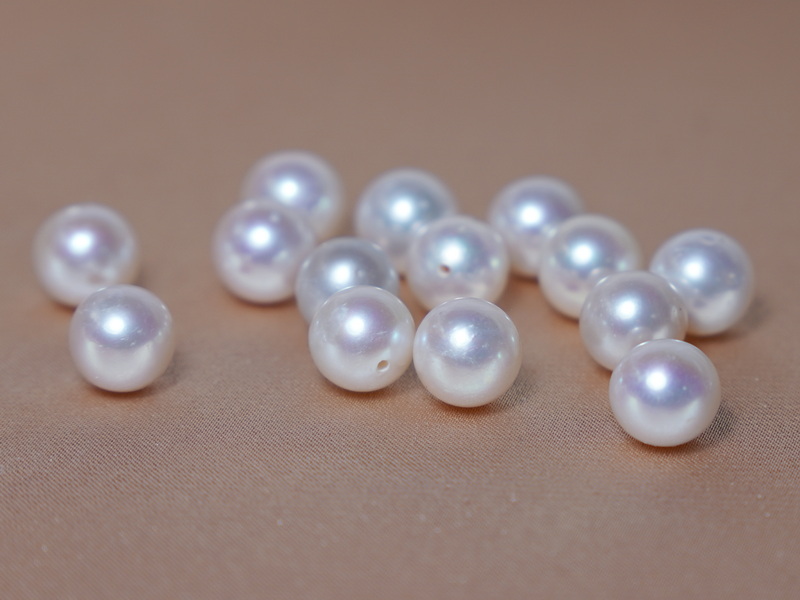 Bílé sladkovodní perly RL09AAwM Bílé sladkovodní perly RL09AAwM