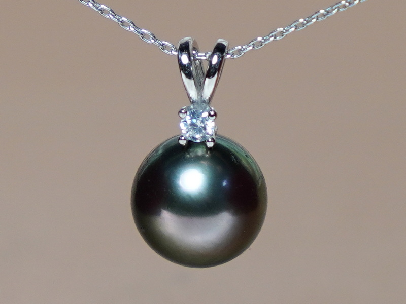 Zlatý přívěsek s tahitskou perlou a briliantem BC025WP-T Zlatý přívěsek s tahitskou perlou a briliantem BC025WP-T