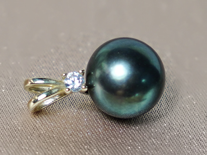 Přívěsek s perlou BC026WBP-B Přívěsek s perlou BC026WBP-B