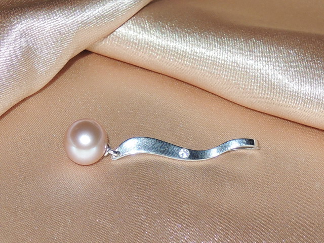 Přívěsek s perlou BC04SP-P Přívěsek s perlou BC04SP-P