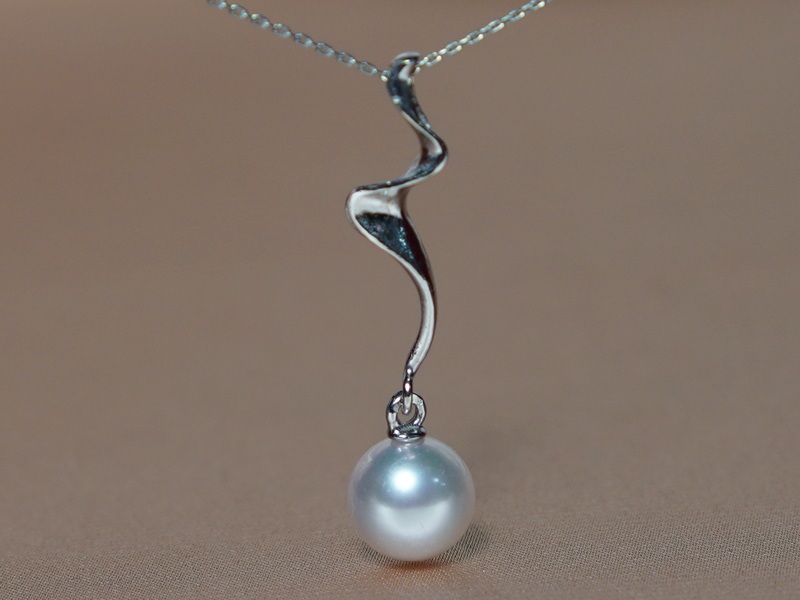 Přívěsek s perlou RwGPAAAwM Přívěsek s perlou RwGPAAAwM