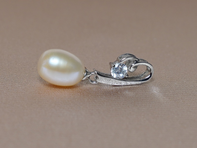 Přívěsek s perlou SFPD042T Přívěsek s perlou SFPD042T