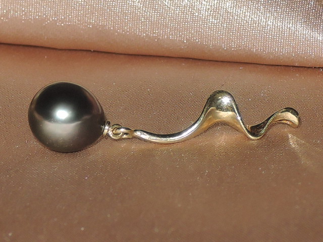 Zlatý přívěsek 14K s tahitskou perlou TDyP300ZM Zlatý přívěsek 14K s tahitskou perlou TDyP300ZM