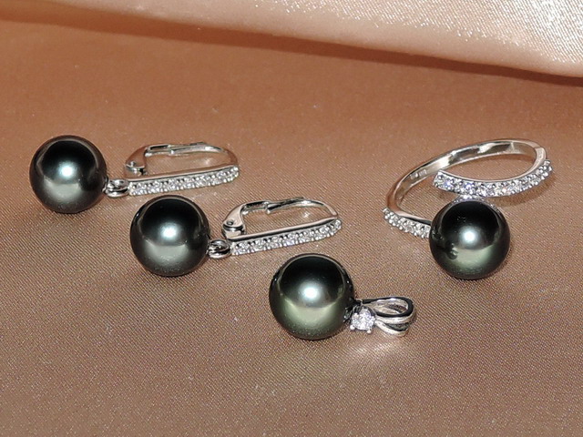 Šperky s tahitskými perlami a brilianty BC110WS-T Šperky s tahitskými perlami a brilianty BC110WS-T