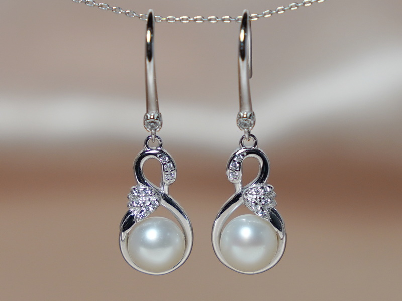 Stříbrné náušnice labutě se zirkony a perlami PE555B Stříbrné náušnice labutě se zirkony a perlami PE555B