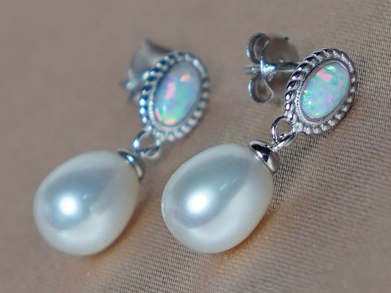 Stříbrné náušnice s opály a pravými perlami PE111B Stříbrné náušnice s opály a pravými perlami PE111B