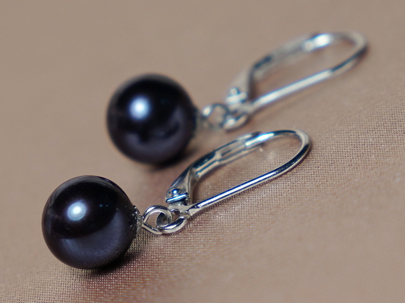 Stříbrné náušnice s pravou černou říční perlou náušnice RE100AAAbM Stříbrné náušnice s pravou černou říční perlou náušnice RE100AAAbM