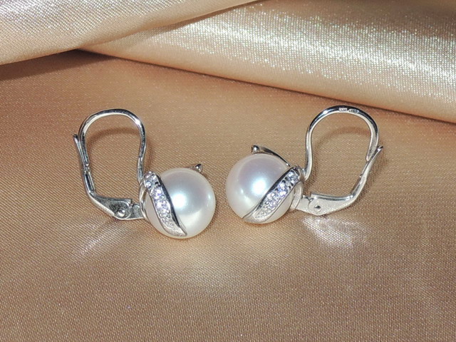 Stříbrné perlové náušnice BC05SE-W Stříbrné perlové náušnice BC05SE-W