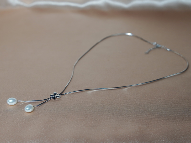 Stříbrný náhrdelník s perlami PN222B Stříbrný náhrdelník s perlami PN222B