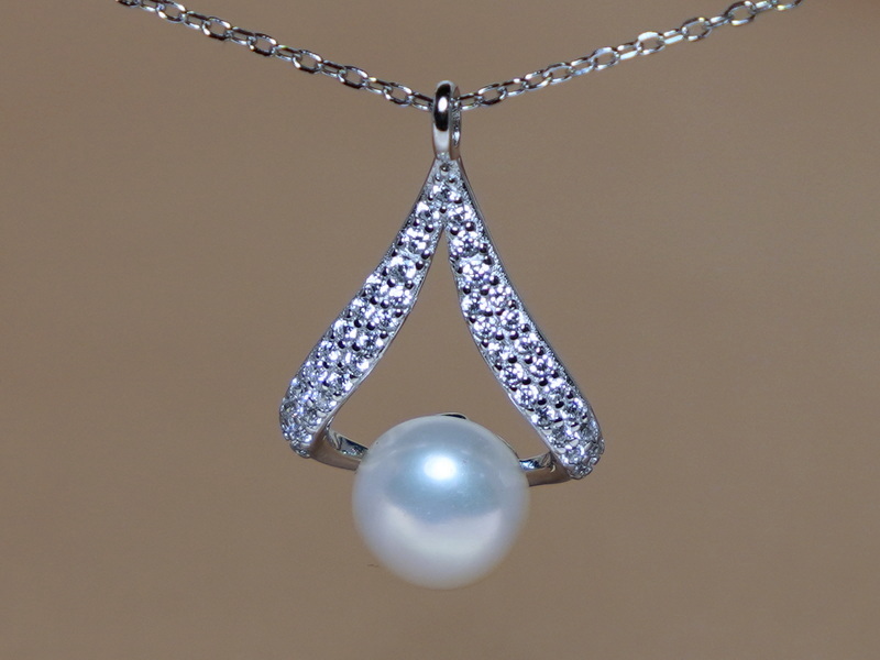 Stříbrný náhrdelník se sladkovodní perlou a zirkony PN444B Stříbrný náhrdelník se sladkovodní perlou a zirkony PN444B