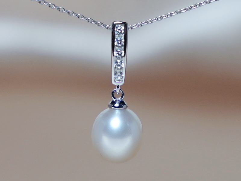 Stříbrný přívěsek s pravou perlou a zirkony PP777B Stříbrný přívěsek s pravou perlou a zirkony PP777B