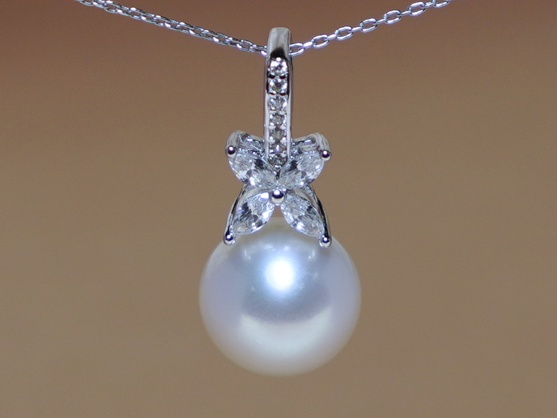 Stříbrný přívěsek s pravou perlou a zirkony PP8035SH Stříbrný přívěsek s pravou perlou a zirkony PP8035SH