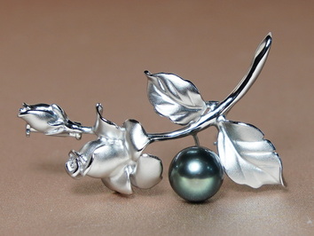 Brož s pravou tahitskou perlou BR012BR Brož s pravou tahitskou perlou BR012BR