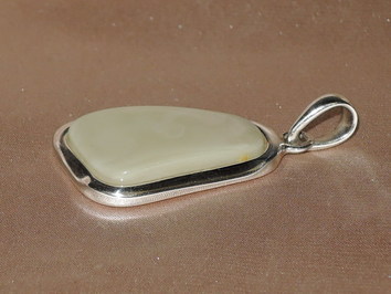 Přívěsek z jantaru JP020AA Přívěsek z jantaru JP020AA