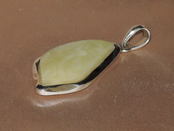 Přívěsek z jantaru JP025AA Přívěsek z jantaru JP025AA