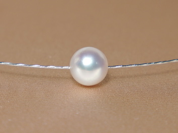 Jihomořská perla na zlatém lanku WW01WN-W Jihomořská perla na zlatém lanku WW01WN-W