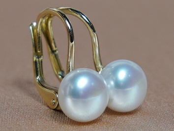 Zlaté náušnice 14K s pravými bílými perlami DS701YBE-W Zlaté náušnice 14K s pravými bílými perlami DS701YBE-W