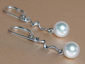 Zlaté visací náušnice s říční perlou FE002wM Zlaté visací náušnice s říční perlou FE002wM