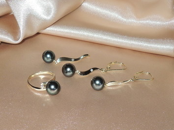 Zlatý set šperků s tahitskými perlami a brilianty BC04YS-T Zlatý set šperků s tahitskými perlami a brilianty BC04YS-T