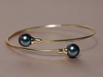 Zlatý náramek 18K s tahitskými perlami AAA TPB100y-B Zlatý náramek 18K s tahitskými perlami AAA TPB100y-B