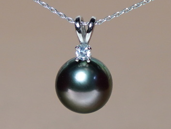 Zlatý přívěsek s tahitskou perlou a briliantem BC025WP-T Zlatý přívěsek s tahitskou perlou a briliantem BC025WP-T