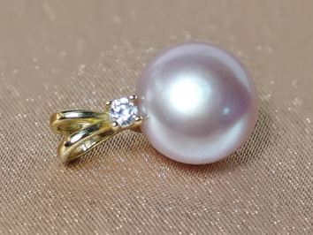 Přívěsek s perlou BC026WBP-L Přívěsek s perlou BC026WBP-L