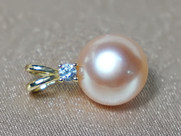 Přívěsek s perlou BC026WBP-P Přívěsek s perlou BC026WBP-P