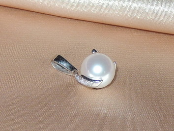 Zlatý přívěsek 14K s japonskou akoya perlou BC05WP-A Zlatý přívěsek 14K s japonskou akoya perlou BC05WP-A