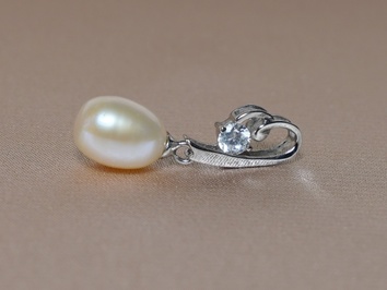 Přívěsek s perlou SFPD042T Přívěsek s perlou SFPD042T