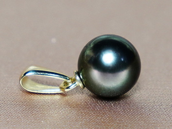 Přívěsek s černou tahitskou perlou TPAAAZGC Přívěsek s černou tahitskou perlou TPAAAZGC