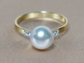 Zlatý prsten s akoya perlou a brilianty BC027YR-A Zlatý prsten s akoya perlou a brilianty BC027YR-A