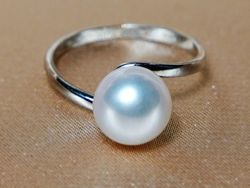 Zlatý prsten 14K s japonskou akoya perlou BC028WR-A Zlatý prsten 14K s japonskou akoya perlou BC028WR-A