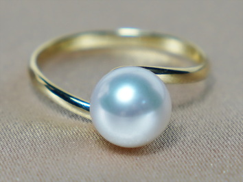 Zlatý prsten 14K s japonskou akoya perlou BC028YR-A Zlatý prsten 14K s japonskou akoya perlou BC028YR-A