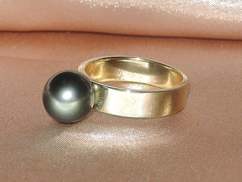 Zlatý prsten 14K s černou tahitskou perlou BC032YR-T Zlatý prsten 14K s černou tahitskou perlou BC032YR-T