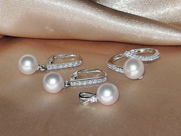 Set zlatých šperků s japonskými akoya perlami AAA BC110WS-A Set zlatých šperků s japonskými akoya perlami AAA BC110WS-A