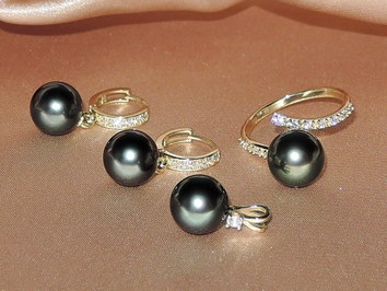 Zlaté šperky s tahitskými perlami BC120YS-T  Zlaté šperky s tahitskými perlami BC120YS-T