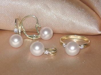 Set zlatých šperků s japonskými akoya perlami AAA BC140YS-A Set zlatých šperků s japonskými akoya perlami AAA BC140YS-A