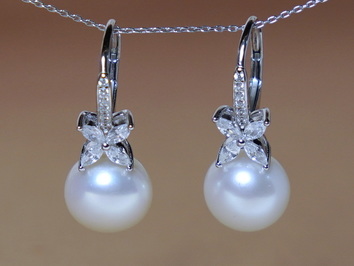 Stříbrné náušnice s perlami a zirkony PE8035SH Stříbrné náušnice s perlami a zirkony PE8035SH