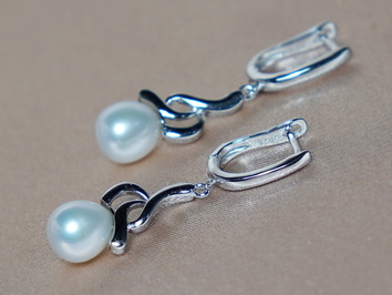 Stříbrné perlové náušnice visací PE2158SH Stříbrné perlové náušnice visací PE2158SH