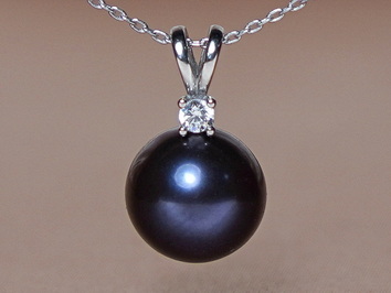 Stříbrný přívěsek s perlou BC025SP-B Stříbrný přívěsek s perlou BC025SP-B