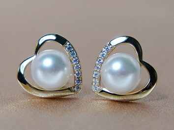 Zlaté náušnice 14K s mořskou perlou WW013YE-A Zlaté náušnice 14K s mořskou perlou WW013YE-A