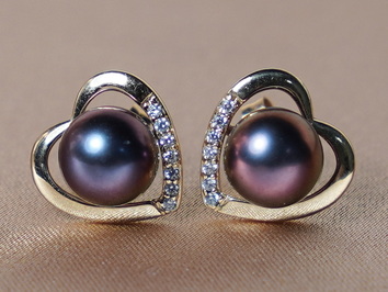 Zlaté napichovací náušnice se sladkovodní perlou WW013YE-FB Zlaté napichovací náušnice se sladkovodní perlou WW013YE-FB