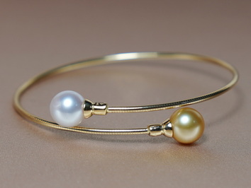 Zlatý náramek 18 kt. s perlami Jižního Pacifiku GWPB100yB Zlatý náramek 18 kt. s perlami Jižního Pacifiku GWPB100yB