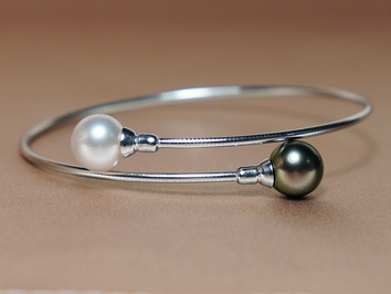 Zlatý náramek 18 kt. s perlou Jižního Pacifiku WTPB100wB Zlatý náramek 18 kt. s perlou Jižního Pacifiku WTPB100wB