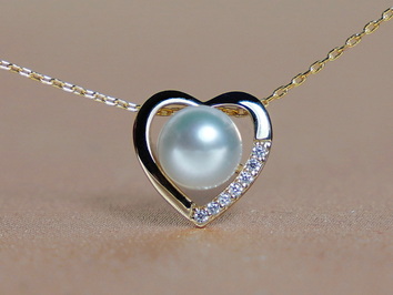 Zlatý přívěsek s mořskou akoya perlou  WW011YP-A Zlatý přívěsek s mořskou akoya perlou  WW011YP-A