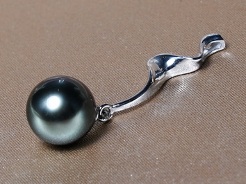 Zlatý přívěsek s pravou tahitskou perlou TP200AAAC Zlatý přívěsek s pravou tahitskou perlou TP200AAAC